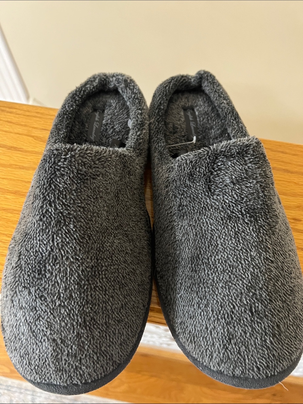Slippers NWT